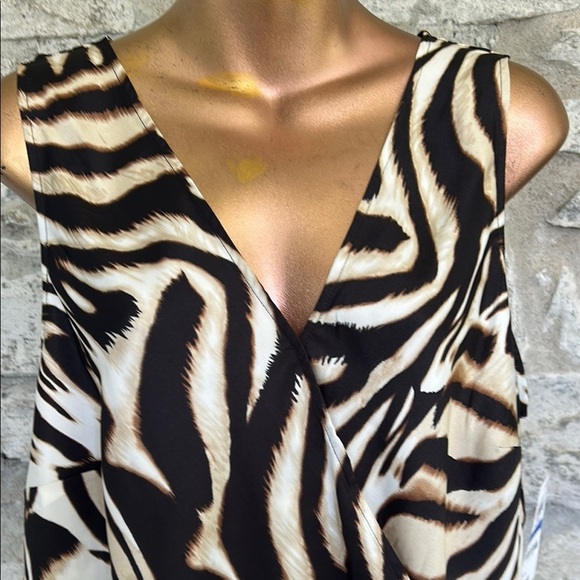 Zebra Print Sleeveless Top - Picture 2 of 7